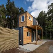 Nowoczesny Dom Modułowy z Kontenerów – Styl Industrial Loft - przód